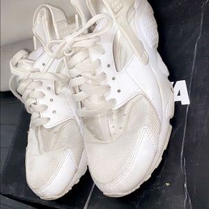 White Huraches NIKE